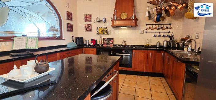 Image No.12-3 Bed Townhouse for sale