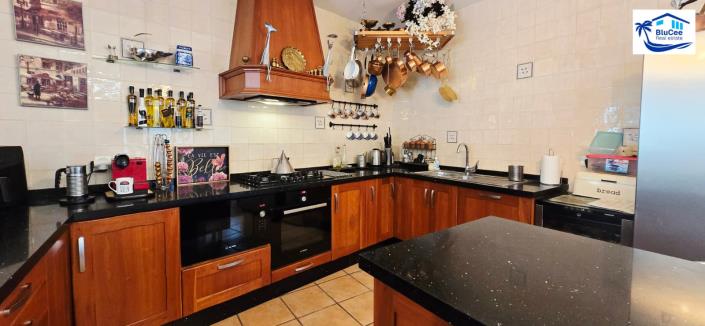 Image No.14-3 Bed Townhouse for sale