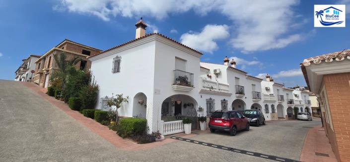 Image No.40-3 Bed Townhouse for sale