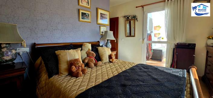 Image No.20-3 Bed Townhouse for sale