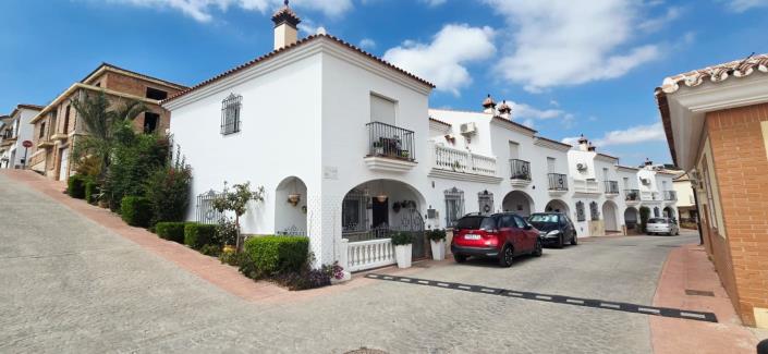 Image No.43-3 Bed Townhouse for sale