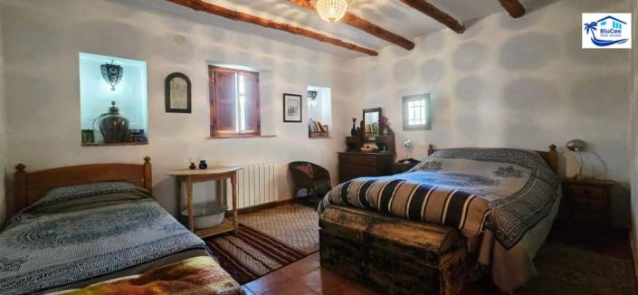 Image No.11-2 Bed Country House for sale