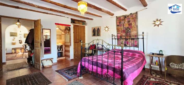 Image No.17-2 Bed Country House for sale