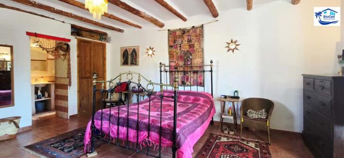 Image No.18-2 Bed Country House for sale