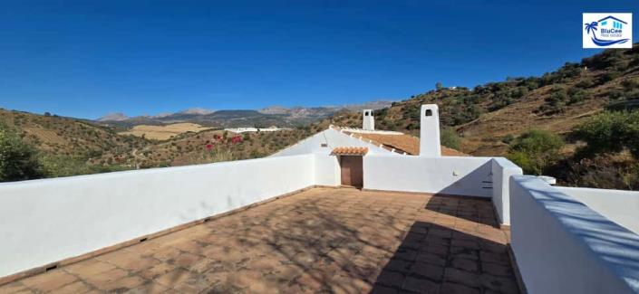 Image No.30-2 Bed Country House for sale