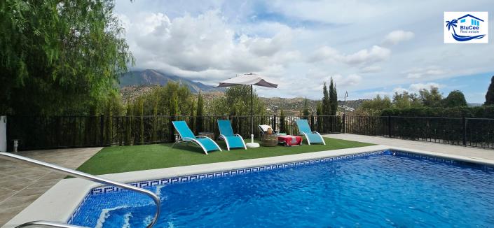 Image No.35-3 Bed Chalet for sale