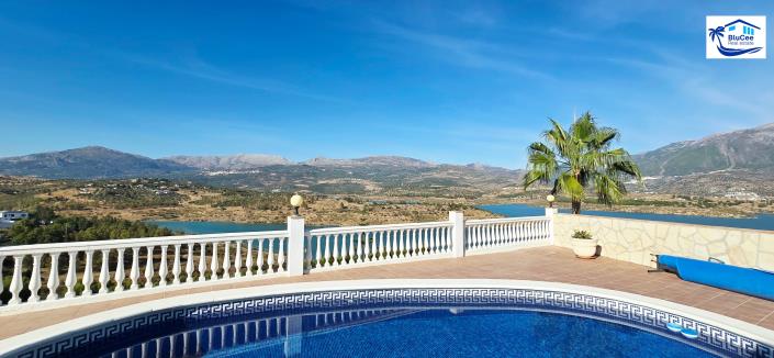 Image No.5-3 Bed Chalet for sale