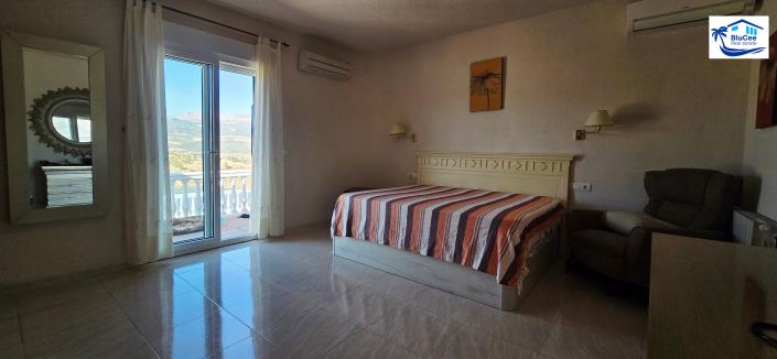 Image No.30-3 Bed Chalet for sale