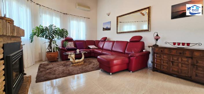 Image No.20-3 Bed Chalet for sale