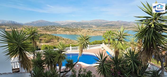 Image No.2-3 Bed Chalet for sale