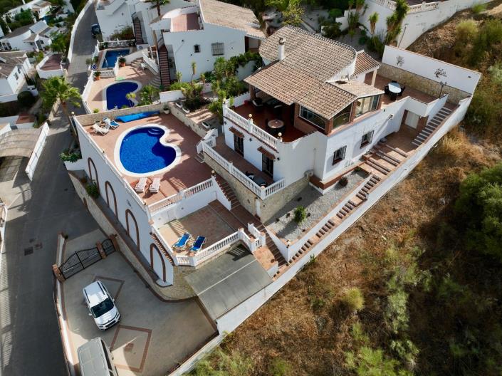 Image No.60-3 Bed Chalet for sale