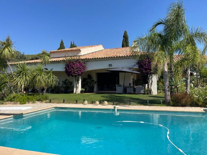 Image No.1-6 Bed Villa for sale