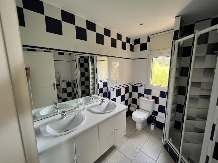 Image No.9-5 Bed Villa / Detached for sale