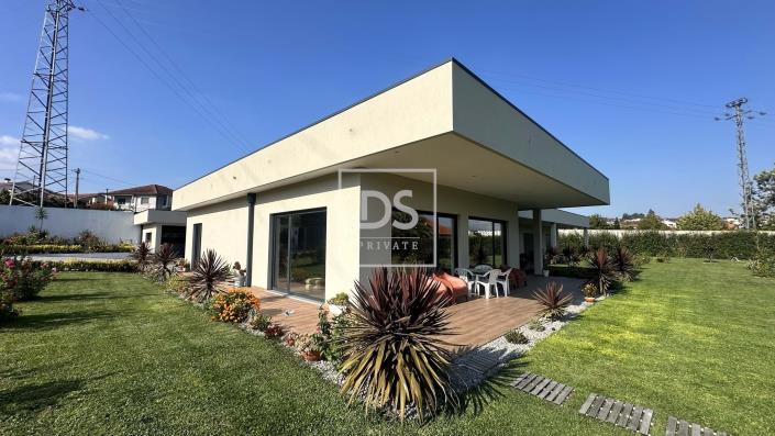 Image No.5-4 Bed House for sale