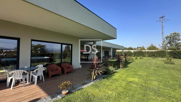 Image No.6-4 Bed House for sale