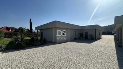 30_236fa140-a1a6-4004-b18d-8c72e51dca1b