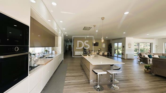 Image No.16-4 Bed House for sale