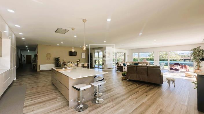 Image No.17-4 Bed House for sale