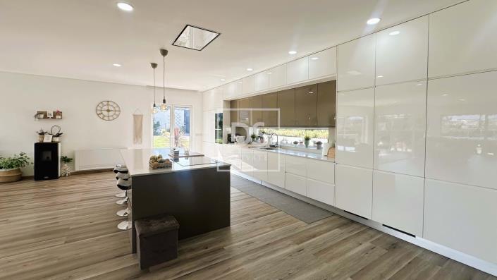 Image No.19-4 Bed House for sale