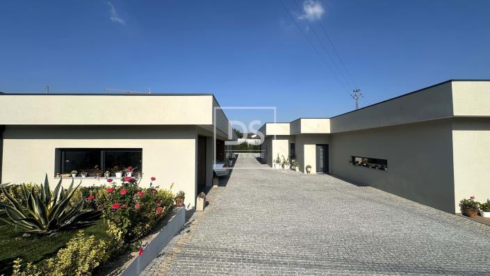 Image No.38-4 Bed House for sale