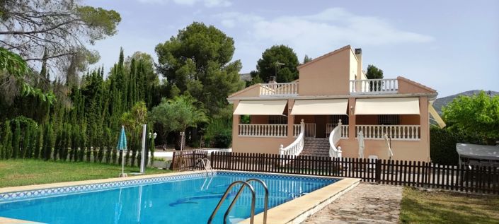 Image No.1-6 Bed Villa for sale
