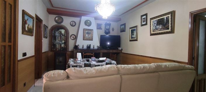 Image No.4-6 Bed Townhouse for sale