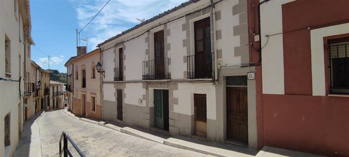 Image No.2-7 Bed Townhouse for sale