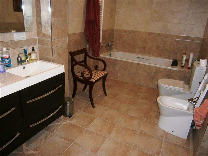 Image No.10-4 Bed Country House for sale