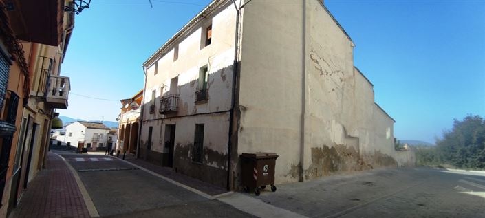 Image No.1-5 Bed Townhouse for sale