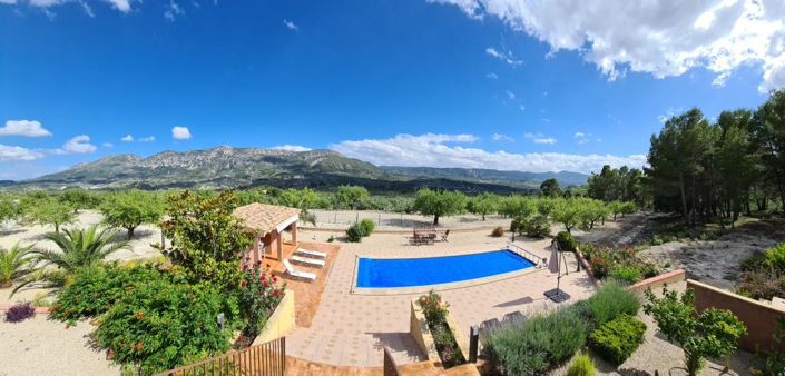 Image No.1-5 Bed Villa for sale