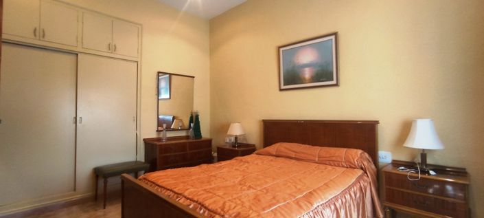 Image No.3-8 Bed Townhouse for sale