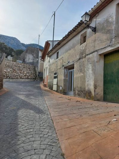 Image No.1-1 Bed Townhouse for sale