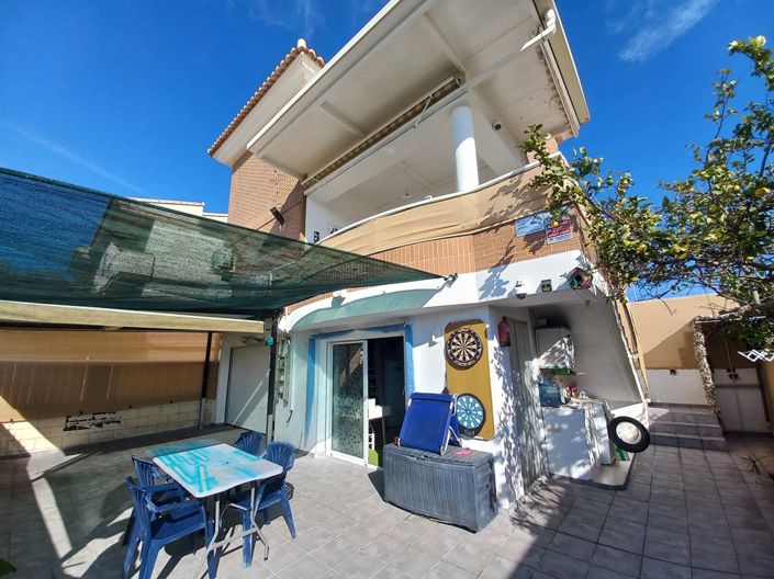 Image No.8-3 Bed Property for sale