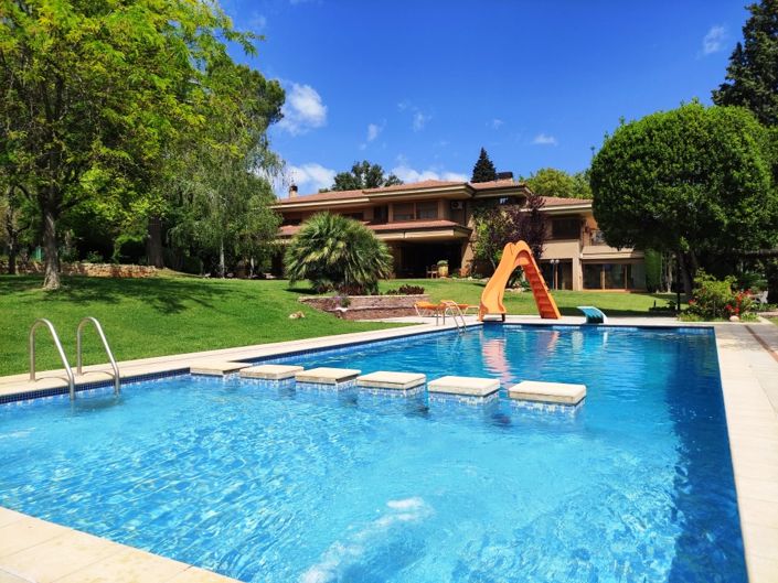 Image No.1-13 Bed Villa for sale