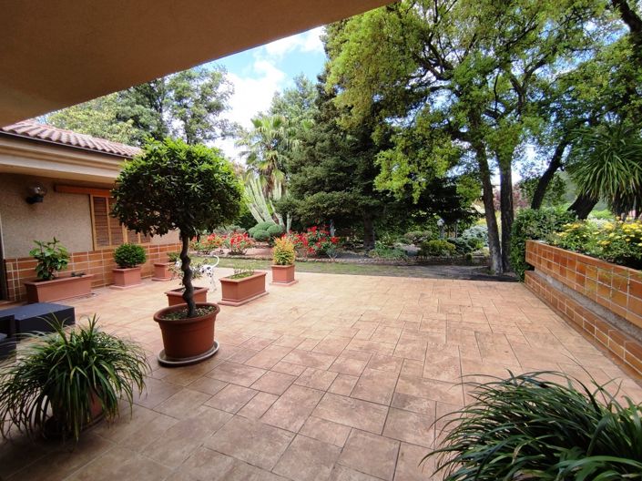 Image No.10-13 Bed Villa for sale