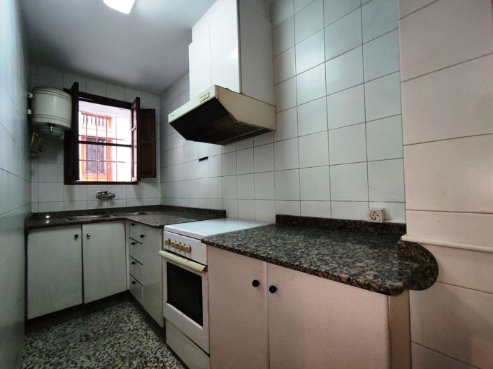 Image No.7-7 Bed Townhouse for sale