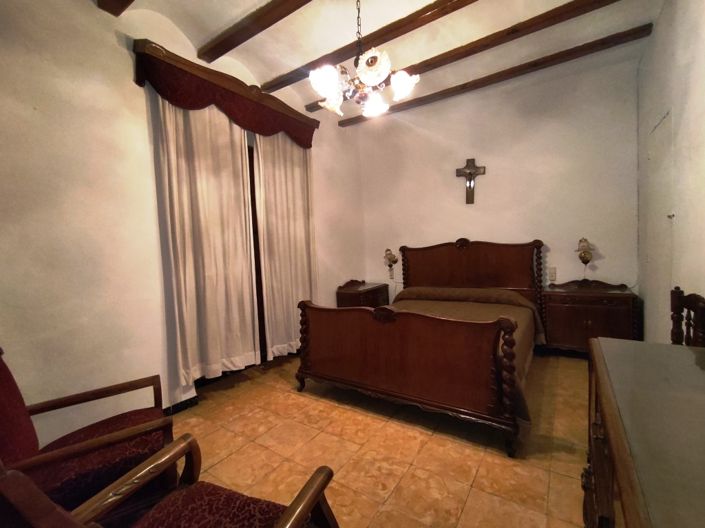 Image No.8-7 Bed Townhouse for sale