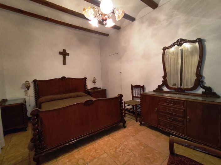 Image No.9-7 Bed Townhouse for sale