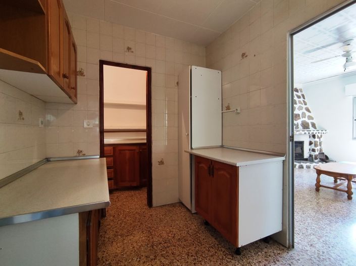 Image No.10-4 Bed Country House for sale