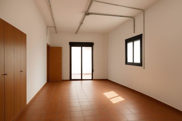 Image No.5-3 Bed Property for sale