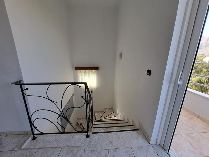 Image No.14-3 Bed Maisonette for sale