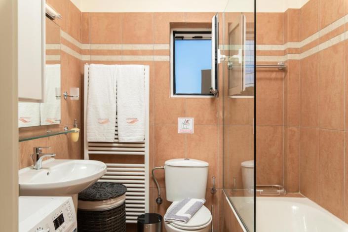 Image No.7-2 Bed Maisonette for sale