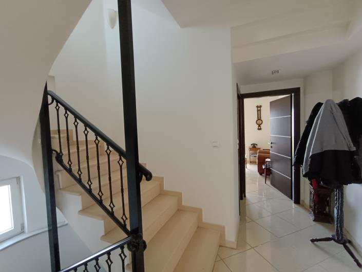 Image No.7-4 Bed Maisonette for sale