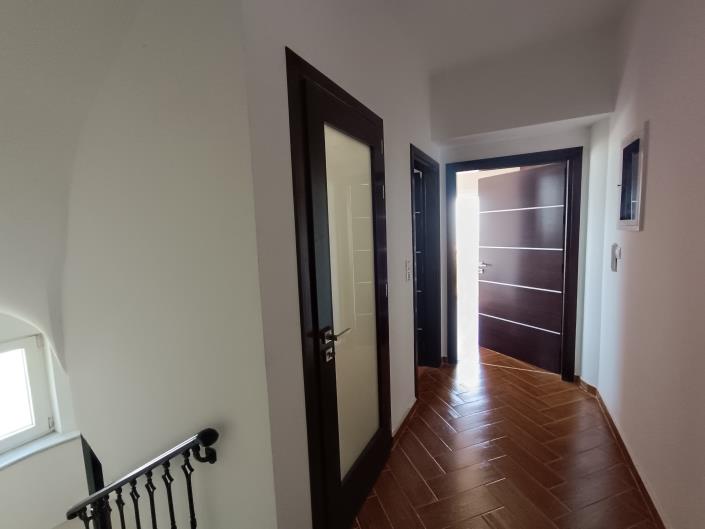 Image No.11-4 Bed Maisonette for sale