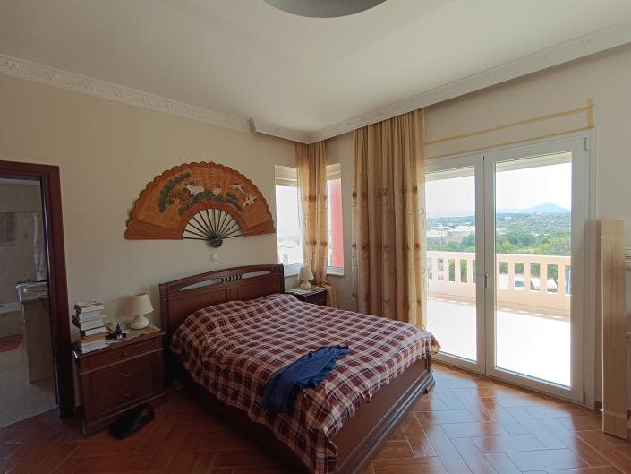 Image No.14-4 Bed Maisonette for sale