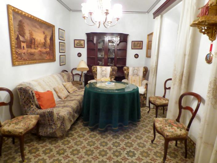 Image No.10-9 Bed Townhouse for sale