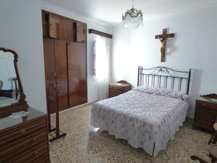 Image No.14-9 Bed Townhouse for sale