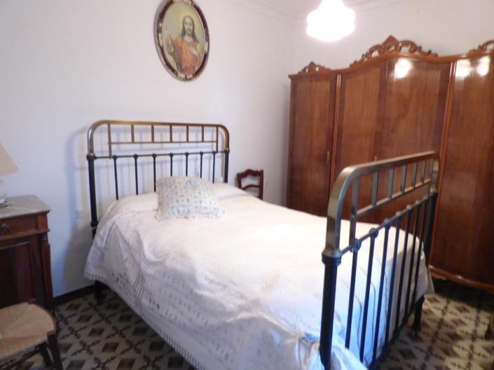 Image No.15-9 Bed Townhouse for sale