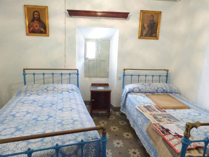 Image No.17-9 Bed Townhouse for sale