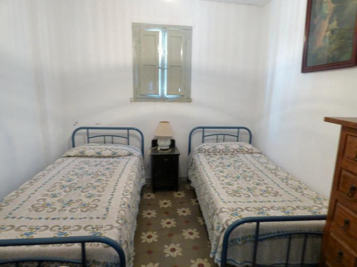 Image No.18-9 Bed Townhouse for sale